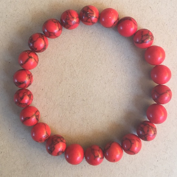 Jewelry - 🌸FLASH SALE🌸 7”Turquoise HowliteStretch Bracelet